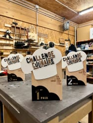 Trophée en bois challenge sur mesure fabriqués en Savoie. Récompense en bois durable made in France.