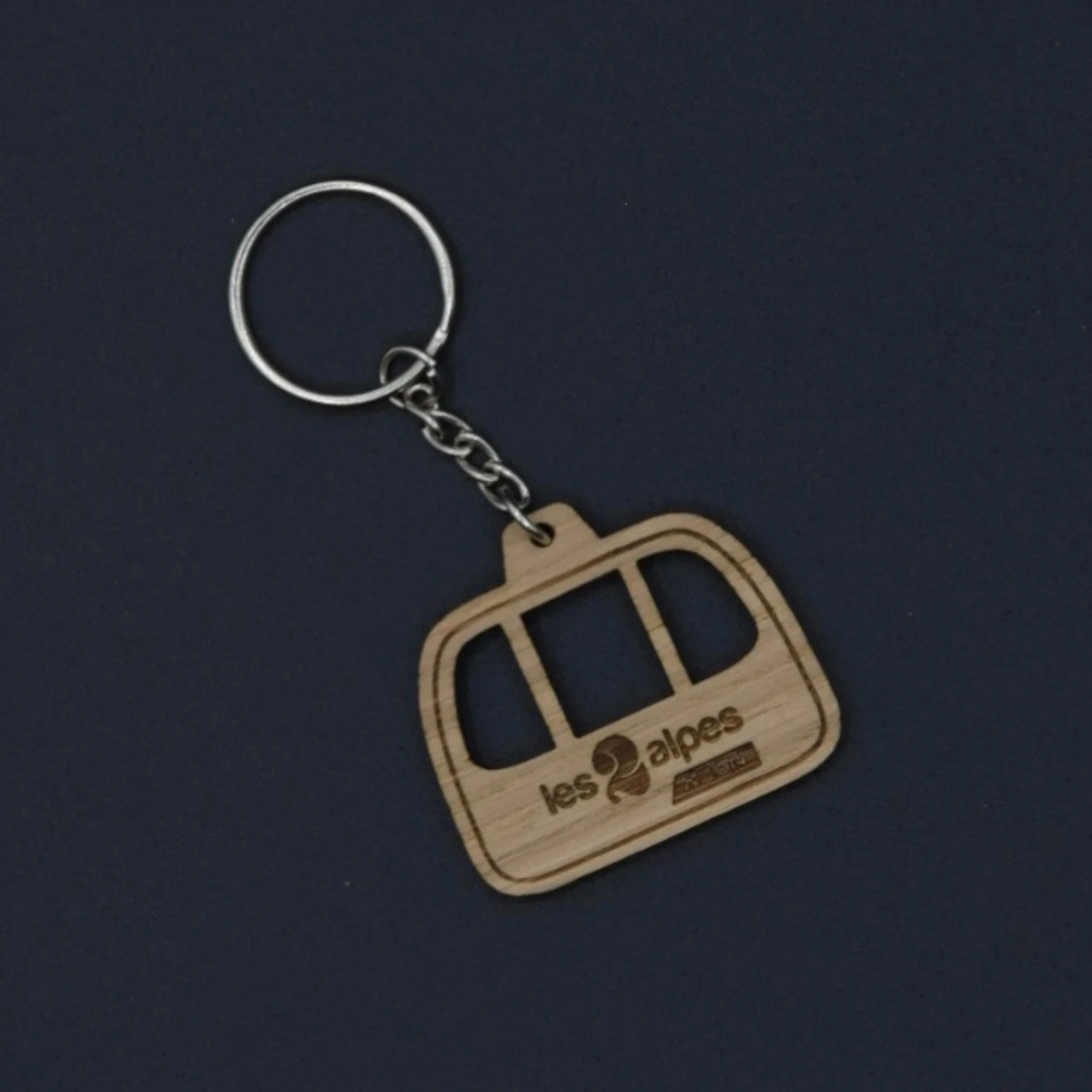 porte-clés en bois sur mesure, forme téléphérique, les 2 Alpes Savoie montagne signe Jandri fabriqué en France, atelier en savoie
