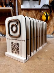 Signalétique Instagram sur mesure en bois. PLV en bois personnalisable fabriquée en France.