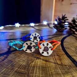 Bracelet en bois sur mesure. Bracelet personnalisable. Goodies durable. Cadeau entreprise durable fabriqué en Savoie.