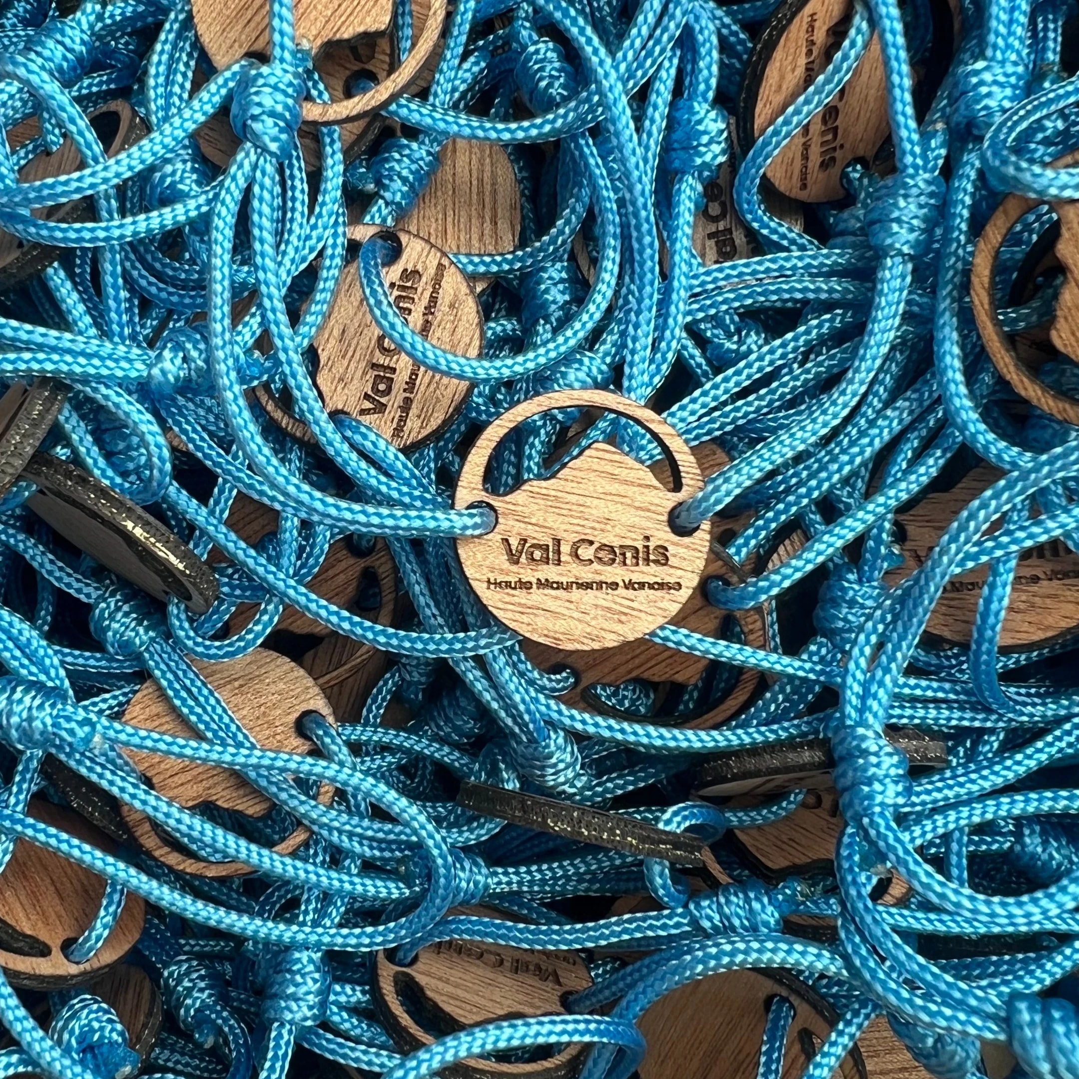 Bracelet en bois personnalisé. Bracelet sur mesure. Goodies durable. Cadeau entreprise durable.