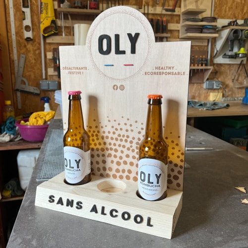Présentoir bar sur mesure en bois durable made in France. PLV personnalisable en bois pour bouteille. PLV.