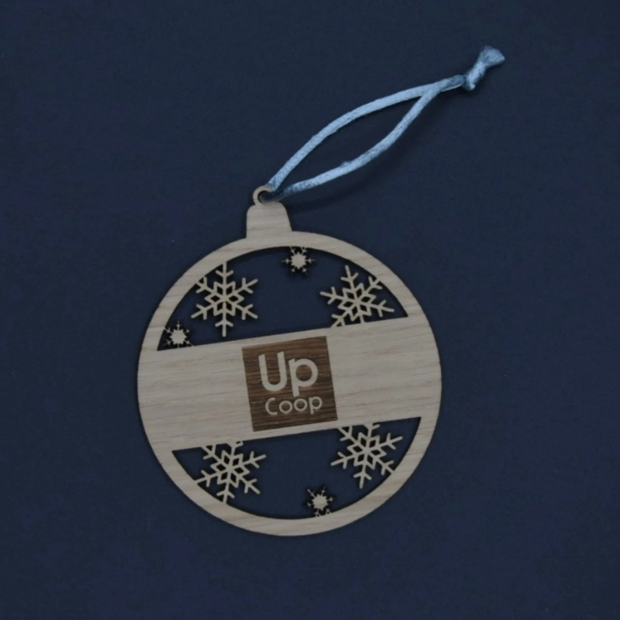 décoration de sapin boule de Noël en bois déco Noël Up Coop cadeau d'entreprise cadeau d'affaire fin d'année en bois durable fabriqué en France