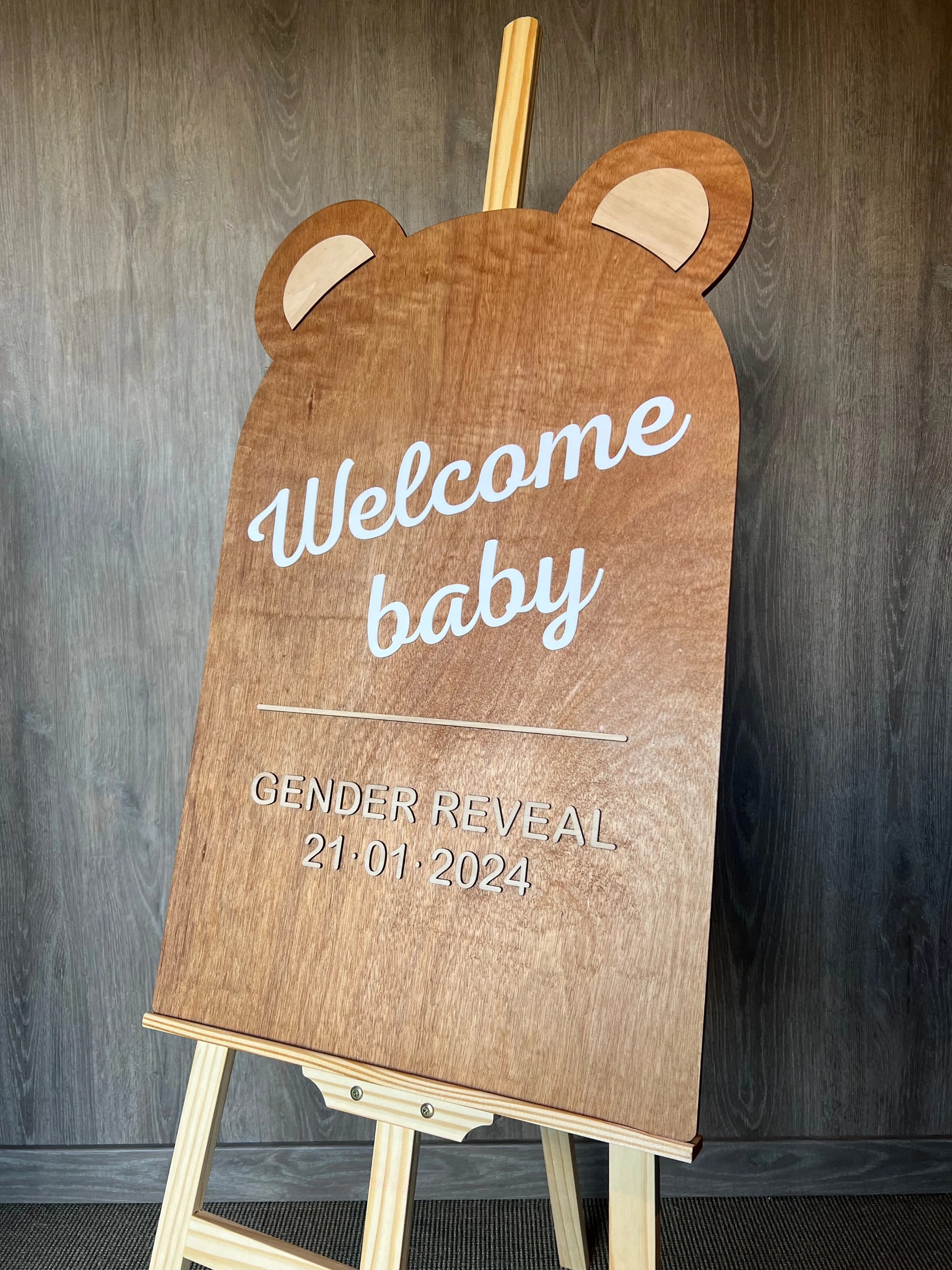 Gender reveal personnalisé. Baby shower sur mesure en bois.