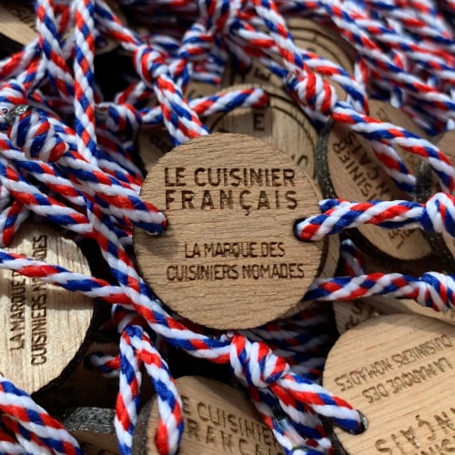 Bracelet en bois sur mesure fabriqué en Savoie. Bijoux durable en bois personnalisable