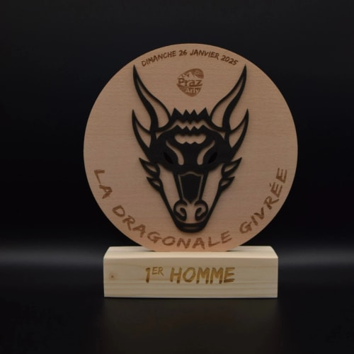 Récompense événement bois. Récompenses événements sportifs en bois sur mesure. Trophée en bois fabriqué en Savoie personnalisable.