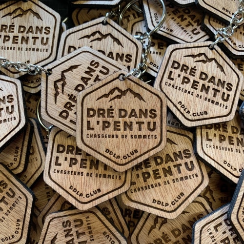 Porte clés en bois sur mesure fabriqué en Savoie. Goodies durable en bois fabriqué en Savoie.