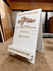 Stop trottoir per en bois fabriqué en France. Chevalet trottoir sur mesure made in France en bois.