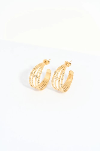 Boucles d'oreilles en or avec un design délicat et des détails en strass.