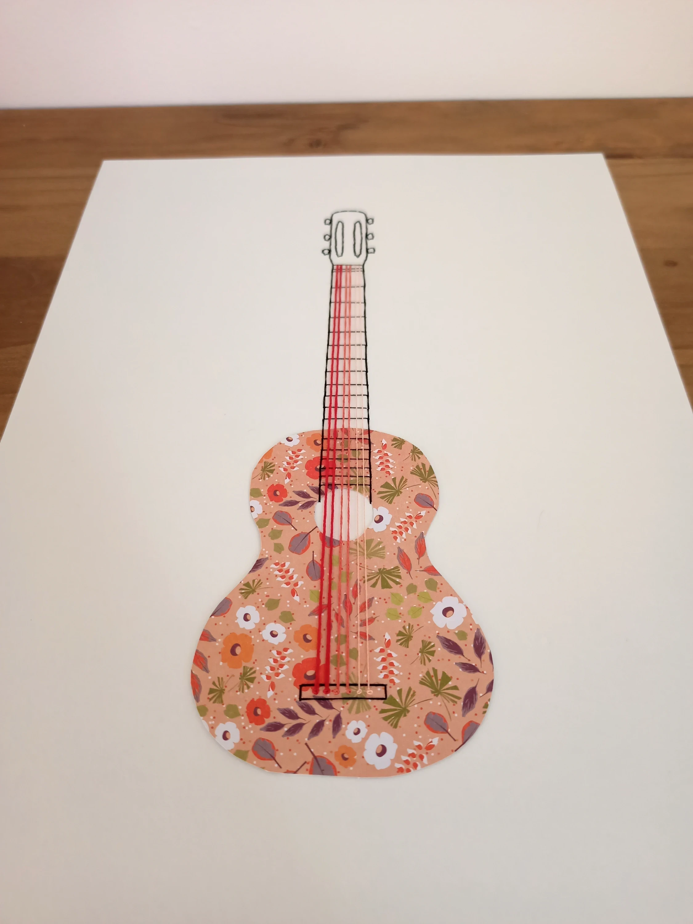 guitare fleurie · affiche brodée