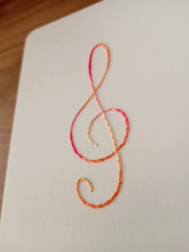 clé de sol · mini-broderie sur papier