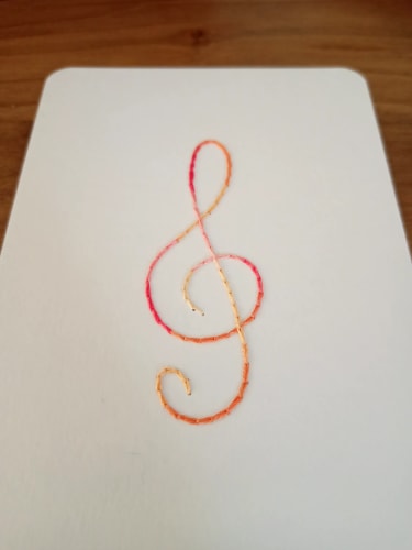 clé de sol · mini-broderie sur papier