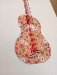guitare fleurie · affiche brodée