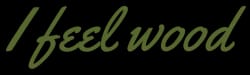 Logo « Feelwood » en écriture manuscrite verte, accompagné de trois traits inclinés verts et d’une barre horizontale grise.