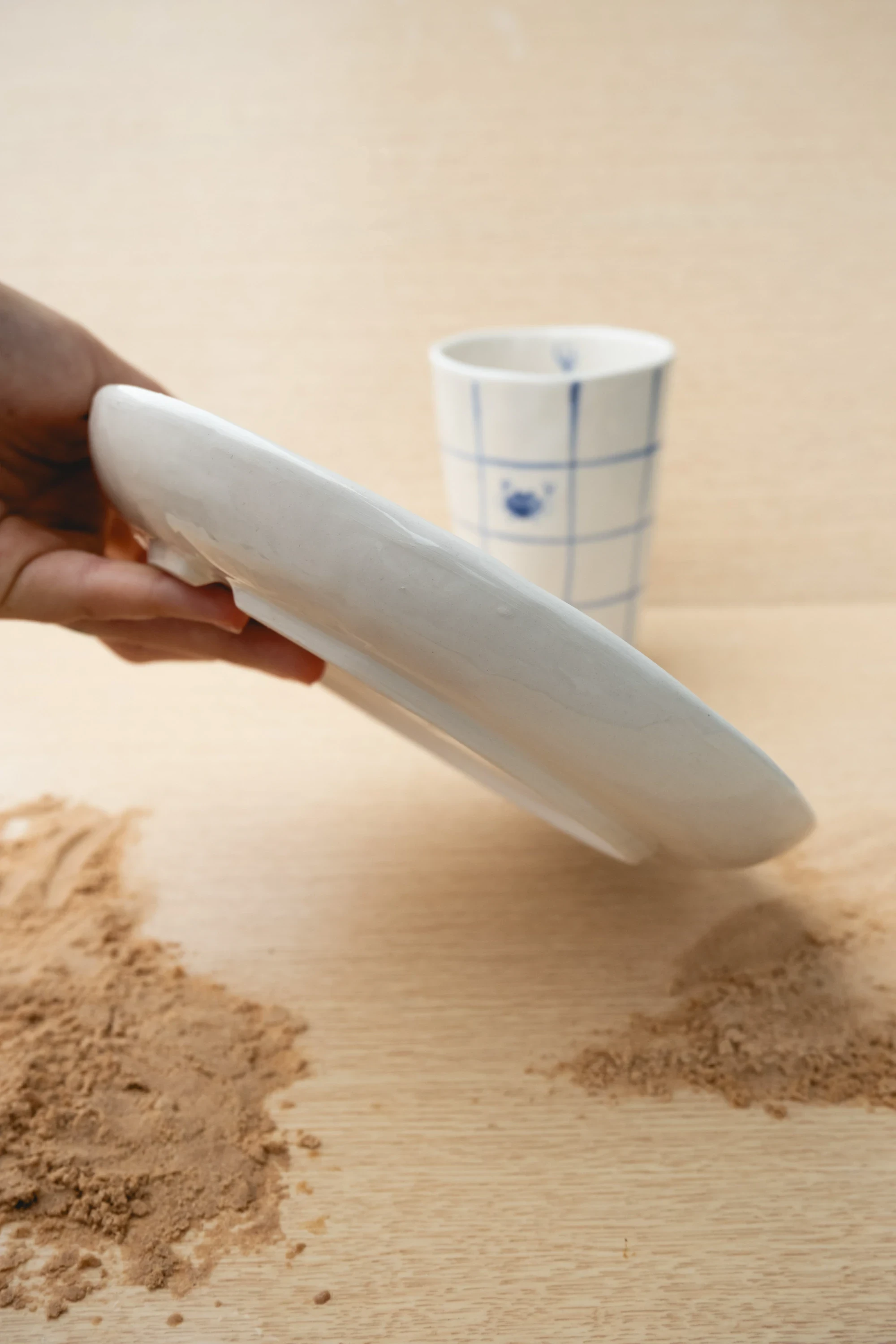 Assiette à carreaux