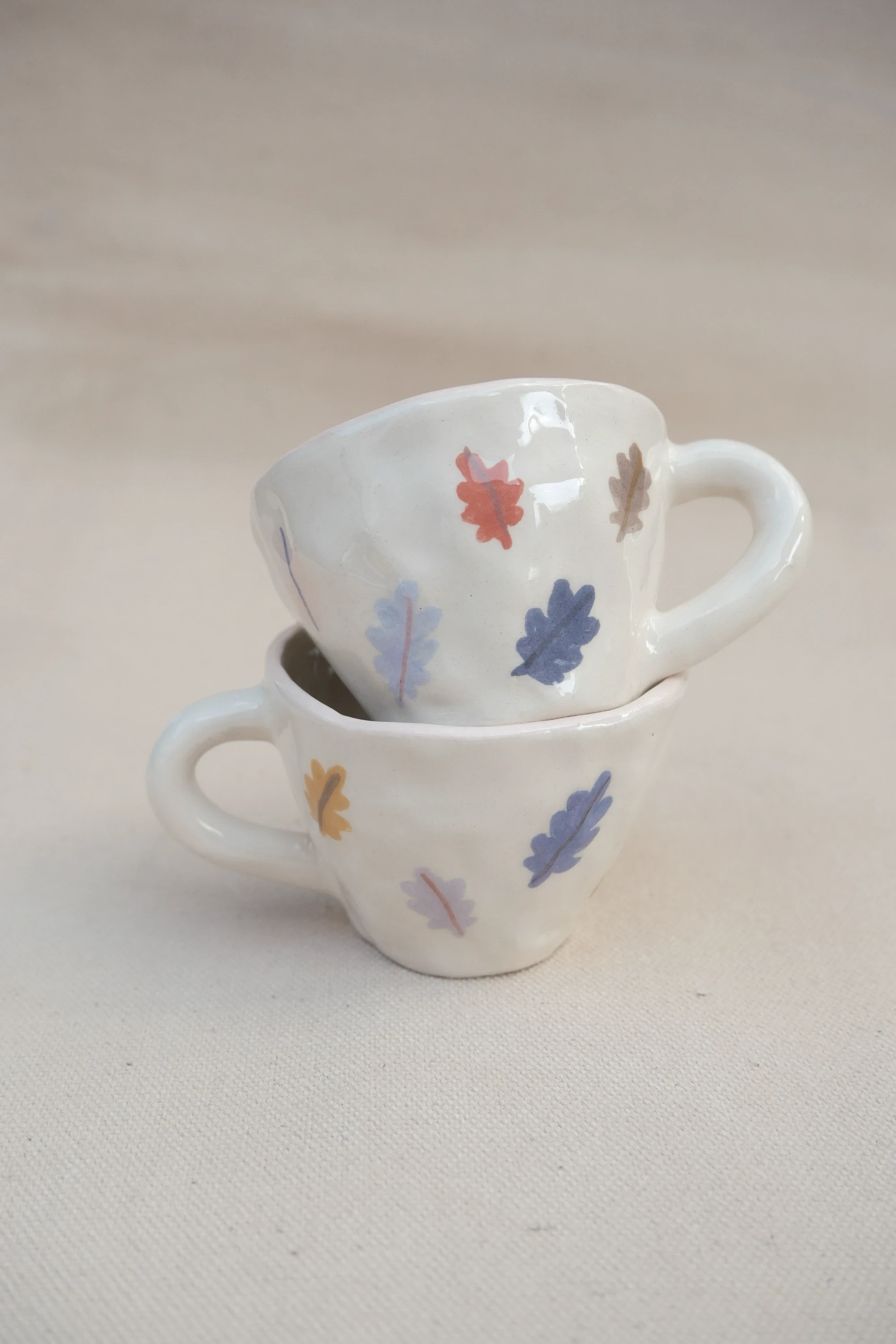 Tasse expresso feuilles d'automne