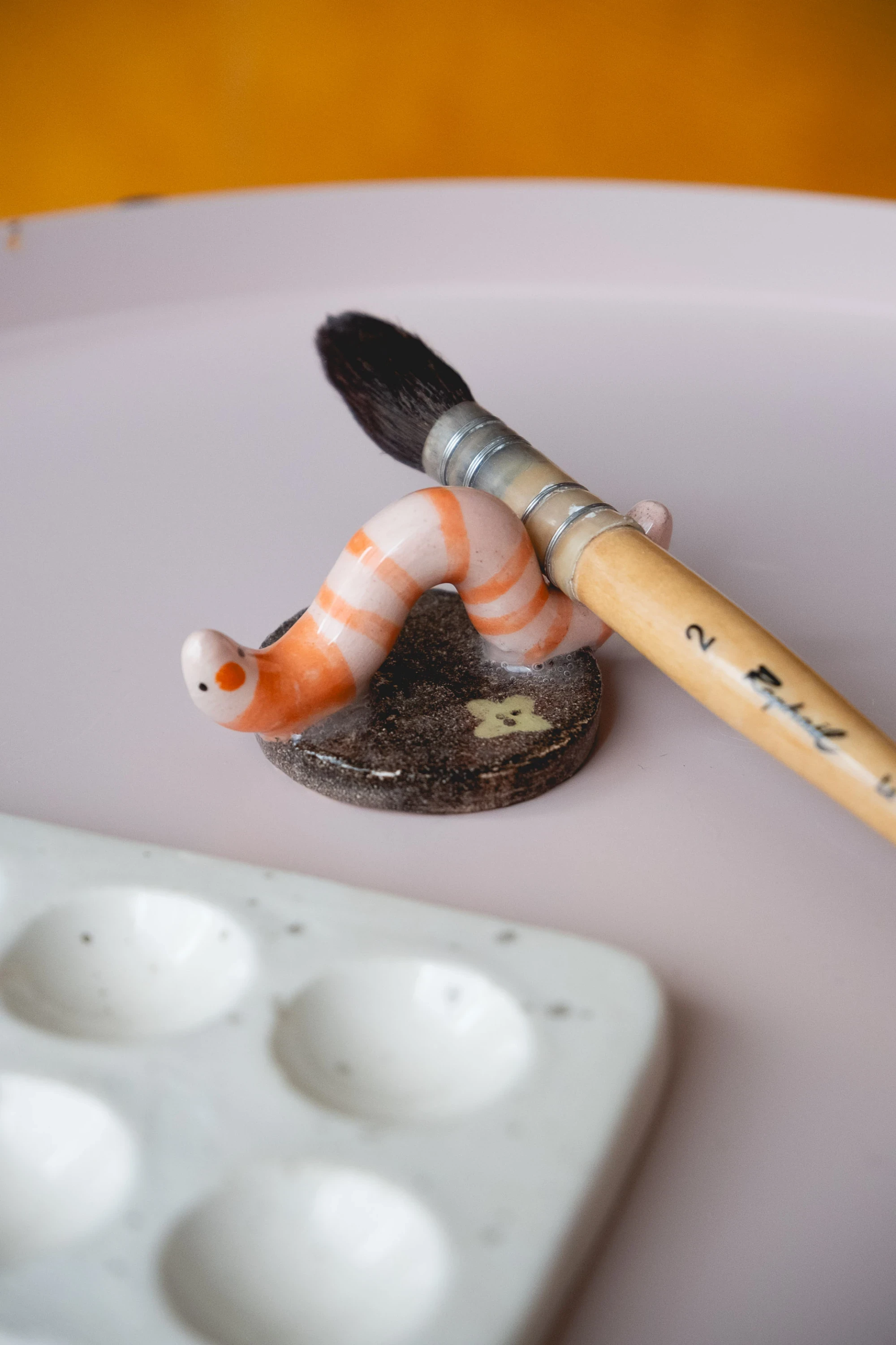 Porte baguettes / pinceau worm