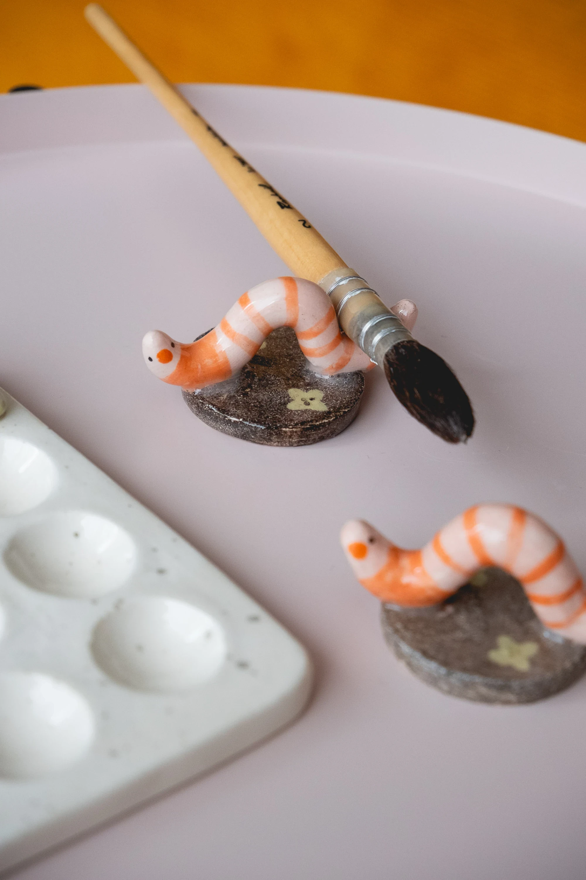 Porte baguettes / pinceau worm