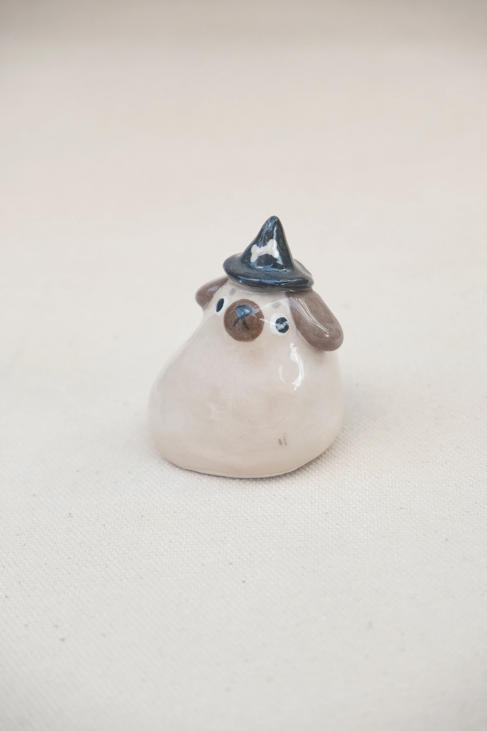 Figurine pug halloween