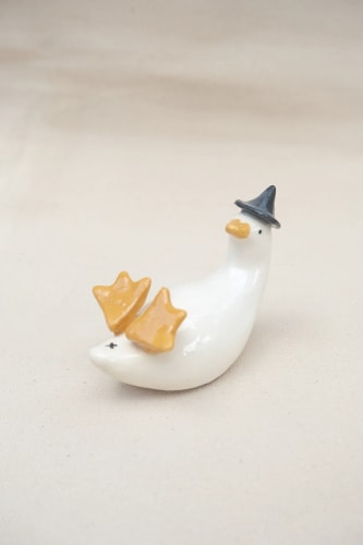 Canard sur le dos chapeau sorcier