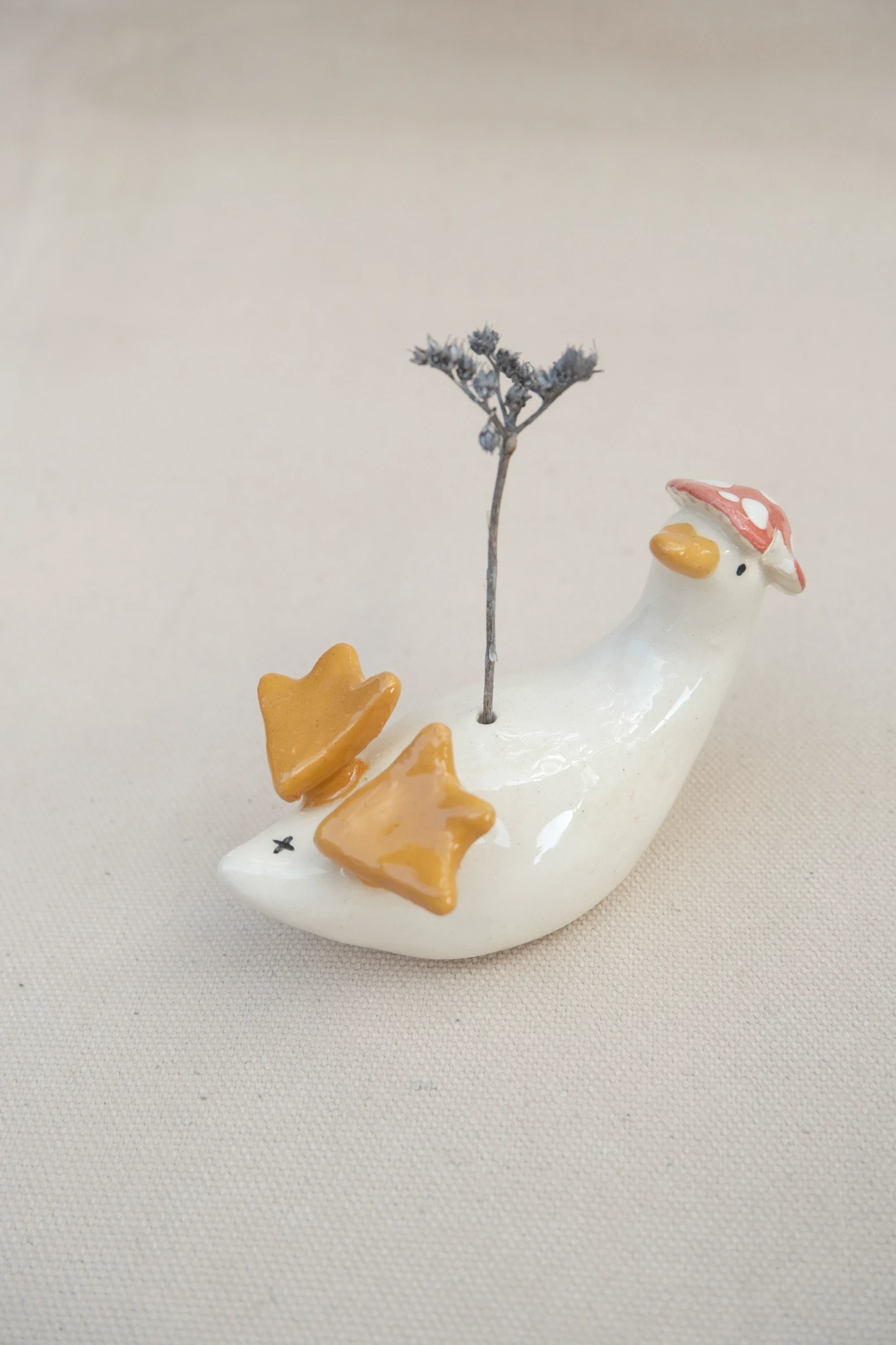 Soliflore canard amanite sur le dos