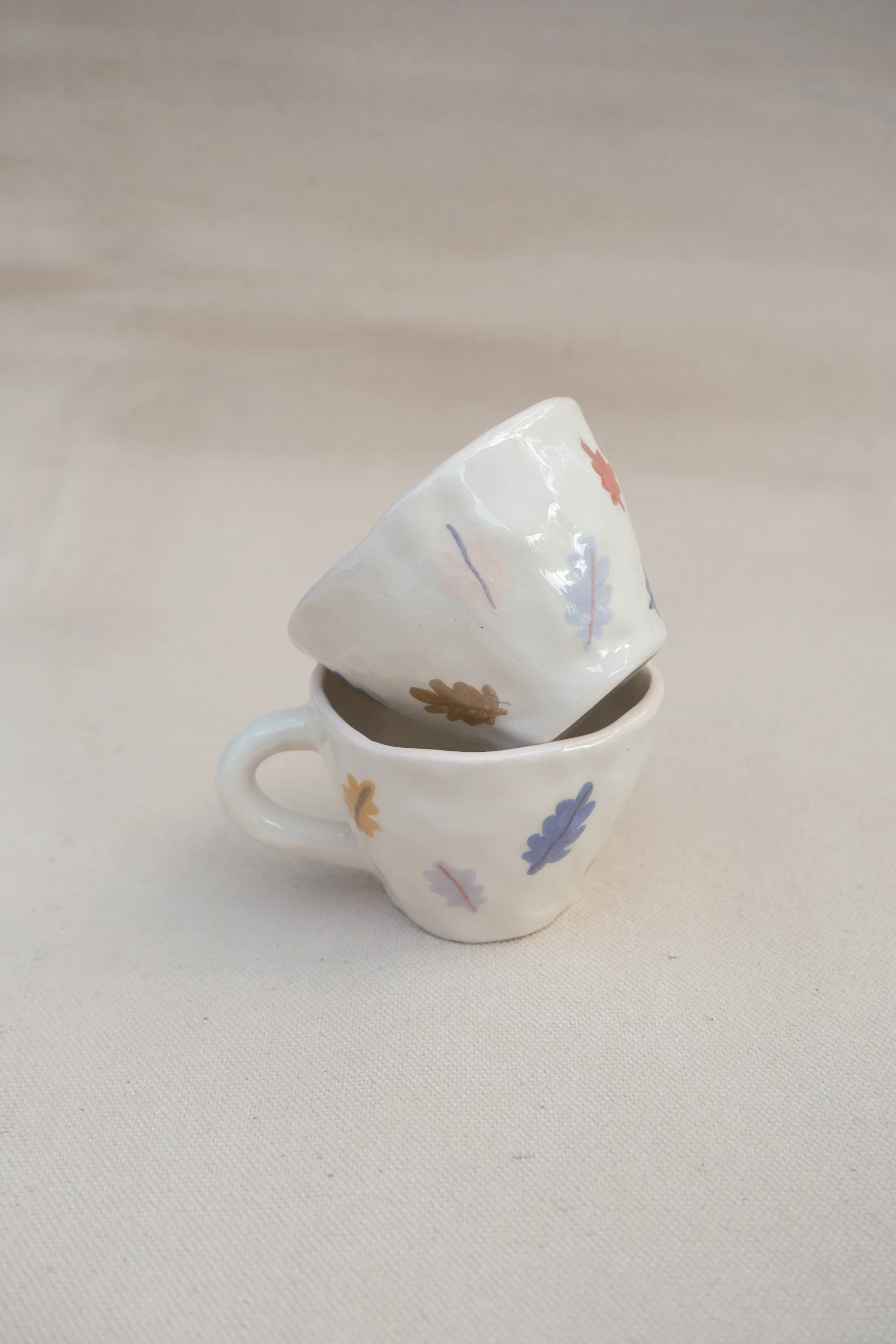 Tasse expresso feuilles d'automne