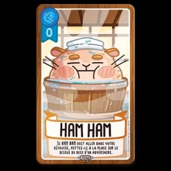 Carte de jeu représentant un hamster avec une serviette sur la tête dans un bain en bois. Le nom Ham Ham et une règle spéciale sont inscrits en bas de la carte sur fond blanc.