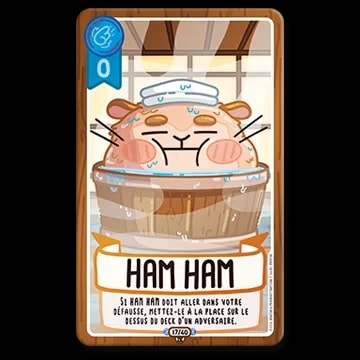 Carte de jeu représentant un hamster avec une serviette sur la tête dans un bain en bois. Le nom Ham Ham et une règle spéciale sont inscrits en bas de la carte sur fond blanc.