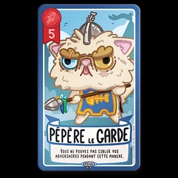 Carte de jeu illustrant un chat guerrier nommé Pépère le Garde, portant un casque et une lance, avec une valeur d'attaque de 5 et un texte indiquant une restriction sur le ciblage des adversaires.
