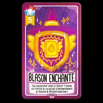 Carte de jeu "Blason Enchanté" avec un bouclier doré ailé sur fond violet, marquée du chiffre 5 et d'un texte décrivant l'appartenance à la guilde de Donjon & Procrastination.