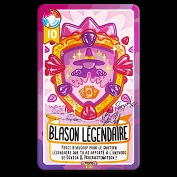 Carte promotionnelle de jeu intitulée Blason Légendaire, avec un blason doré orné d'un chapeau de magicien et de cartes, sur fond rose. Texte de remerciement aux contributeurs de Donjon & Procrastination.