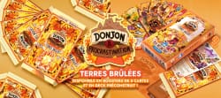 Image promotionnelle annonçant les points de fidélité sur un site. On voit des pièces dorées avec une main tenant une carte, entourées de cartes à collectionner illustrées sur fond coloré.