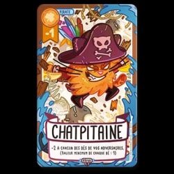 Carte de jeu intitulée Chatpitaine illustrant un chat pirate orange en colère portant un tricorne à tête de mort, entouré d'eau et de débris, avec le pouvoir de réduire les dés des adversaires de 2.
