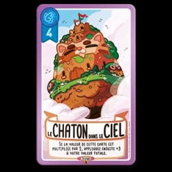 Carte de jeu illustrée montrant une montagne en forme de tête de chat flottant dans les nuages. Titre : Le Chaton dans le ciel. Valeur 4, avec une règle spéciale de calcul imprimée en bas.