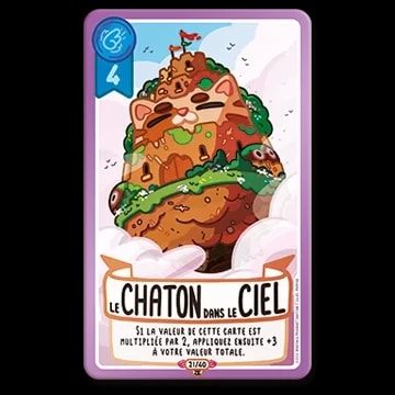 Carte de jeu illustrée montrant une montagne en forme de tête de chat flottant dans les nuages. Titre : Le Chaton dans le ciel. Valeur 4, avec une règle spéciale de calcul imprimée en bas.