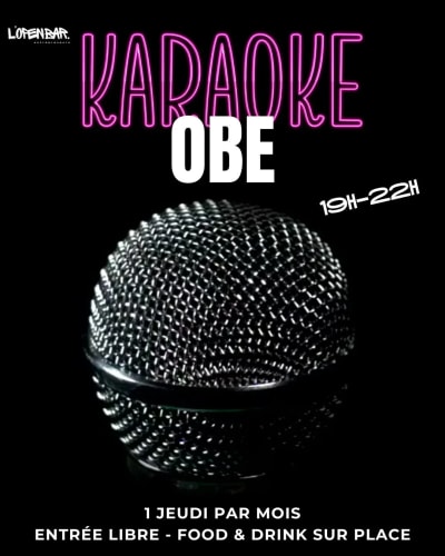 Affiche noire annonçant une soirée karaoké avec un gros microphone argenté, le jeudi une fois par mois, de 19 h à 22 h, entrée libre et restauration sur place.