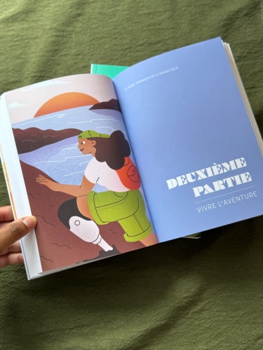 Affiche pour l'événement HÉRITAGES à Nantes, illustrée avec des portraits colorés de personnes diverses, entourés de fleurs, annonçant des discussions, DJ sets, open mic et ateliers pour enfants.