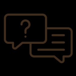 Deux bulles de dialogue, dont une avec un point d'interrogation, représentant le service client Fiamme 7j/7.