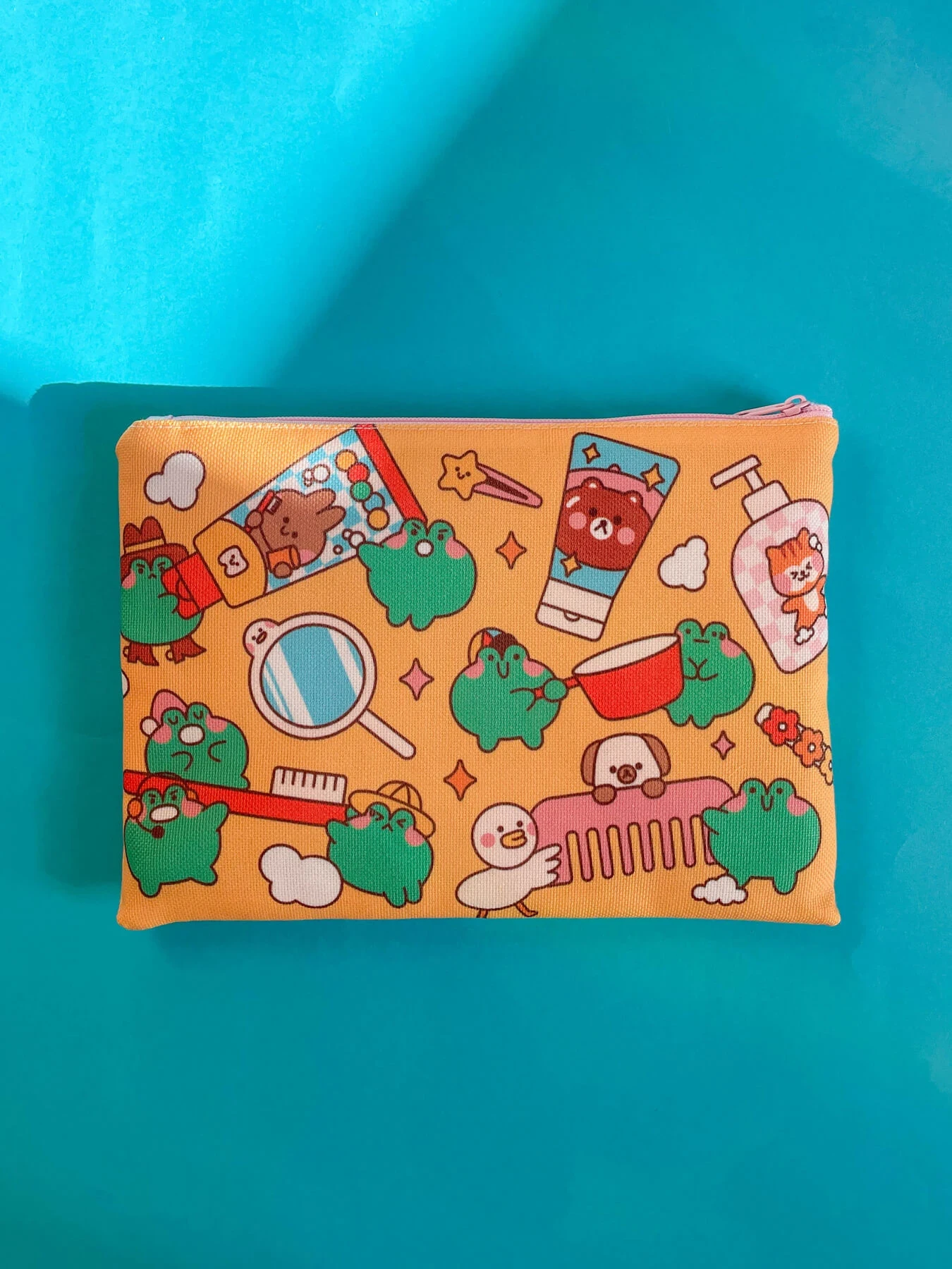 Pochette - Frogs in the bathroom