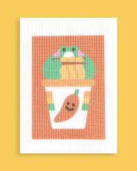 Une illustration sur un canevas à broder d'un ours brun tenant une glace un dango de couleur rose, blanc et vert