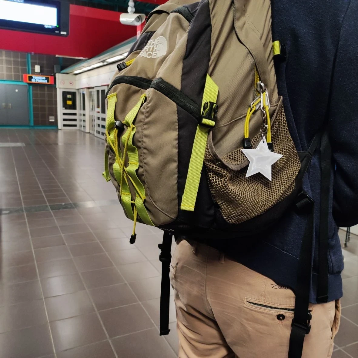 Réflecteur étoile avec une serrure en métal