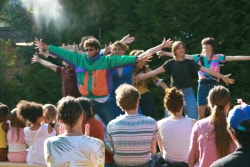 pièce de théâtre engagée Fête Ensemble sur les luttes locales et la démocratie