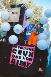 artivistes lors de la marche des résistances pour plus de justice sociale et climatique