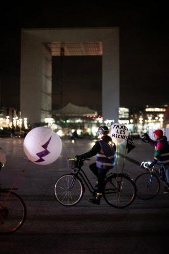 manifestation ou vélorution artiviste pour la taxe des superprofits
