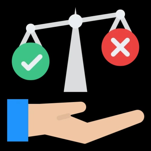 Une main tenant une balance avec un côté affichant un symbole de validation en vert et l'autre un symbole de refus en rouge, pour illustrer l'accompagnement à la décision d'embauche d'un collaborateur par Keystone Recrutement
