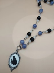 Collier le corbeau te guide