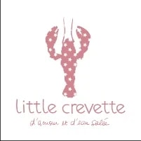 Logo d'une crevette stylisée avec des étoiles, accompagné du texte « little crevette » et « d’amour et d’eau salée » en dessous.